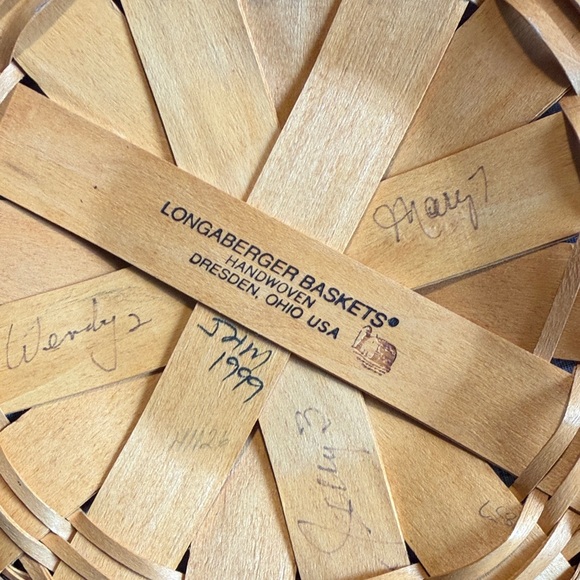 Longaberger 1999 Darning Basket with Liner and 4-Way Protector - Picture 5 of 5